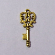 Gold Tone Fanciful Heart Skeleton Key Style Pendant Charm Hang Tag