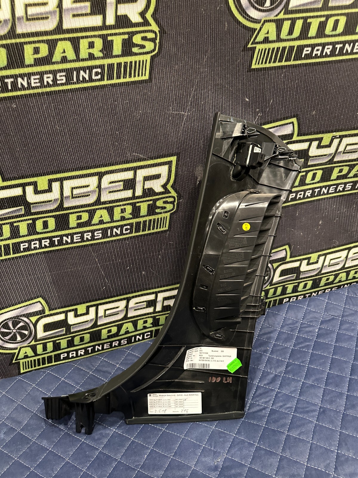 2018 AUDI R8 SPYDER LEFT PILLAR TRIM COVER PANEL W/ SIDE VENTS 4S7 867 035 E 25D