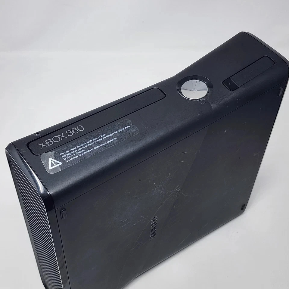 Black Xbox 360 S 250 GB Console w/ 1 Controller & 4 Excellent Games - TESTED - Image 4 of 4