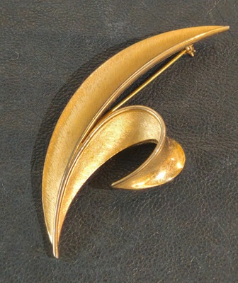 Vintage American 60s Gold Signed Trifari Brooch - vtg brooch