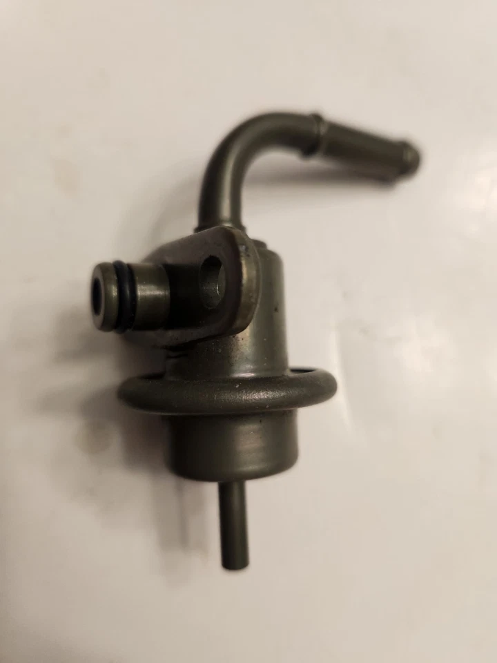 REGULADOR DE PRESIÓN DE INYECCIÓN DE COMBUSTIBLE FORD ASPIRE 1994-1997 NUEVO DE STOCK #F4BZ-9C968-A Foto 3 de 4