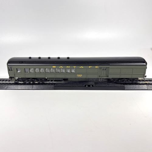 Coche combinado de peso pesado Bachmann escala HO Santa Fe #1625 verde iluminado ATSF | Condition: Used