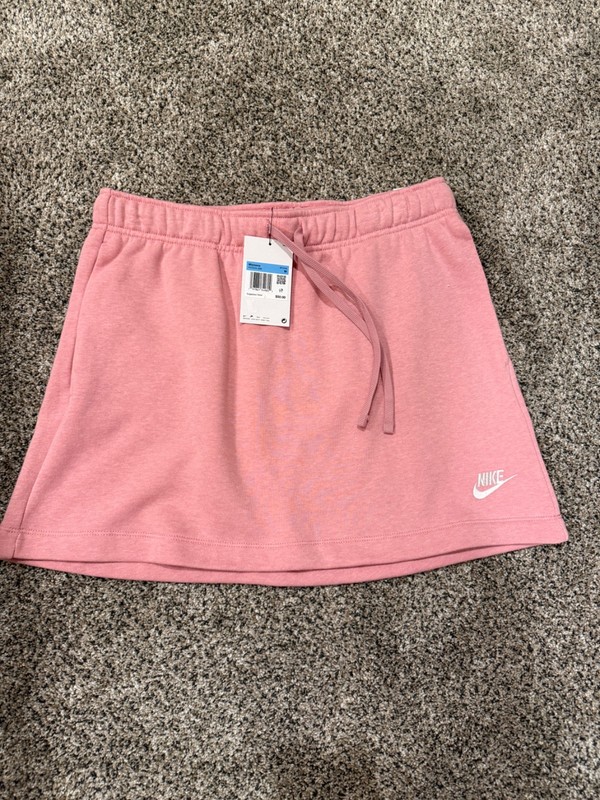NWT Nike Women's Sportswear Club, Pink  Fleece Mid Rise Skirt M, MSRP $50