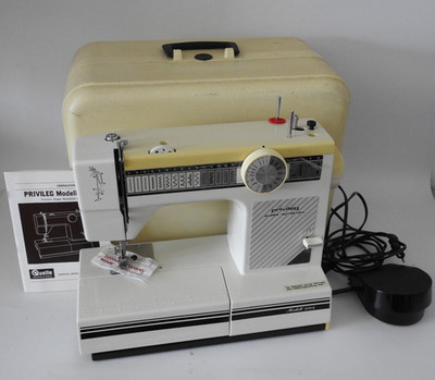 elektrische Nähmaschine Privileg 5004 inkl. Haube und Anleitung