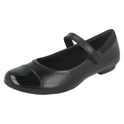 Mädchen Bootleg von Clarks Lack Zehen Schulschuhe *Tizz Ace*