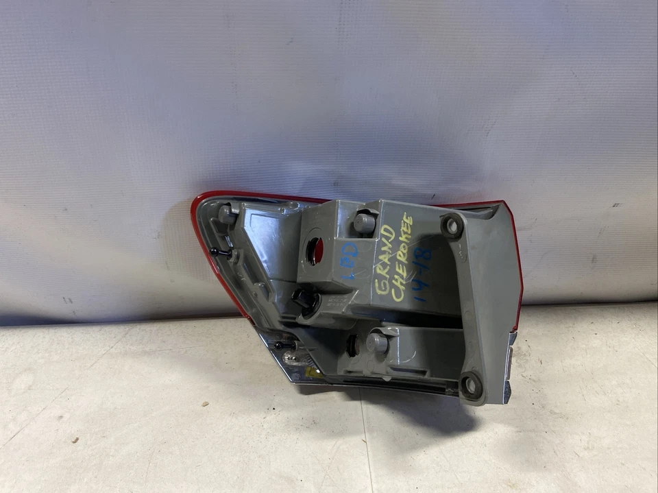 Jeep Grand Cherokee 2014-2018 luz trasera derecha derecha OEM Foto 4 de 4
