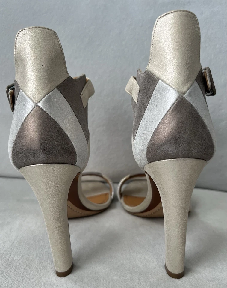 Sandalias de mujer Ralph Lauren Collection, High Hills, colores dorado y plateado, 38 1/2 Foto 3 de 4