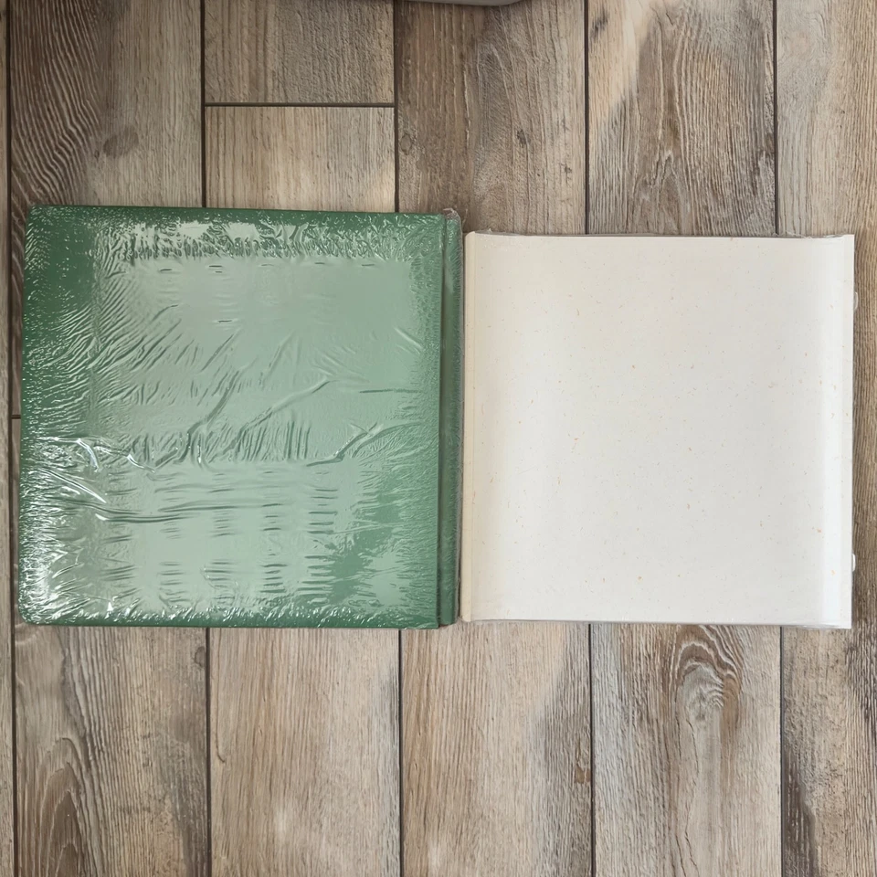 Álbum con bisagra flexible verde Creative Memories 12x12 y páginas de polvo dorado Foto 2 de 4