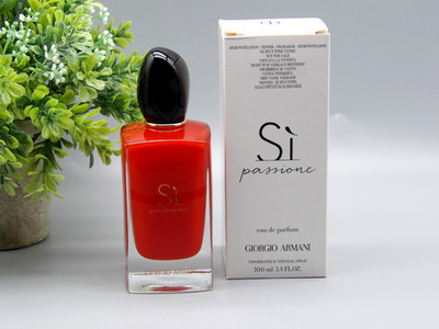 Giorgio Armani Si PassioneEau De Parfum Spray 3.4 oz New In Box NOT SEALED