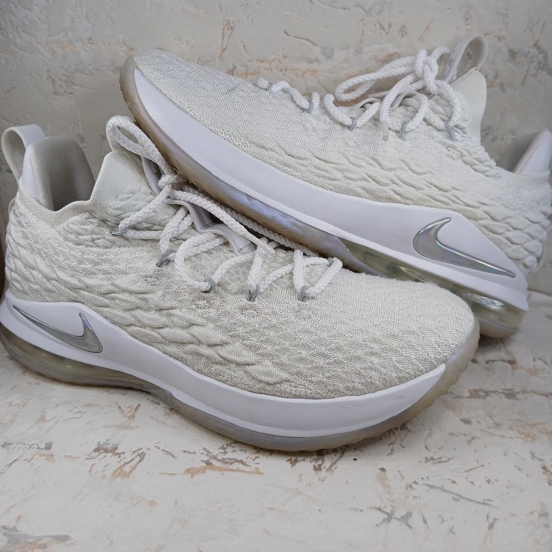 Preços baixos em Nike LeBron 15 Low White Metallic | eBay