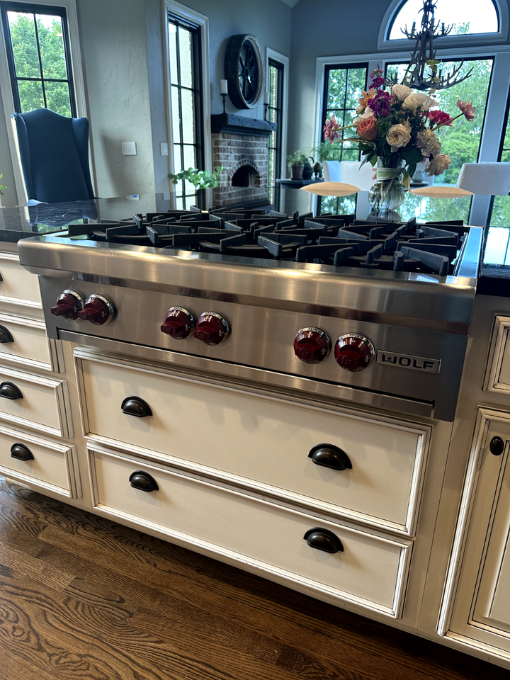 Wolf 36" Gas Rangetop Six Burners (and an optional Venta Hood) eBay