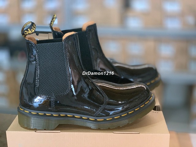 dr martens black patent lamper
