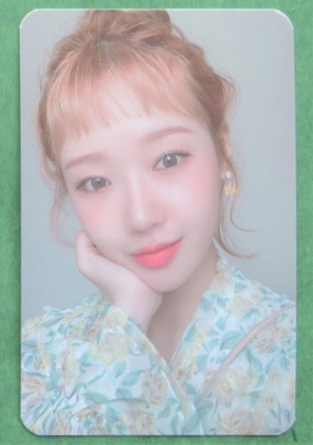 WEKI MEKI 2021 Season's Greetings Member Photocards Official Limited - Picture 2 of 16