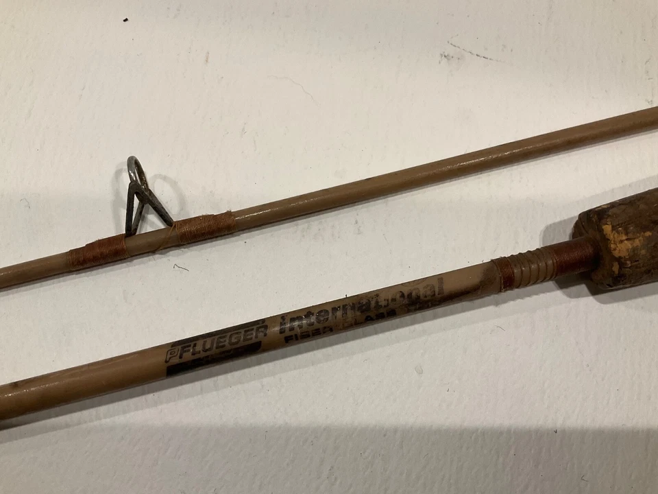 Винтажное спиннинговое литое рыболовное удилище Pflueger Intl модель из стекловолокна 650 79 дюймов 2 штуки - Изображение 3 из 4