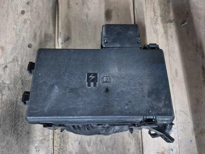 2017-2019 FORD F250-F350 Super Duty Engine Fuse Box Assembly OEM - Изображение 2 из 4