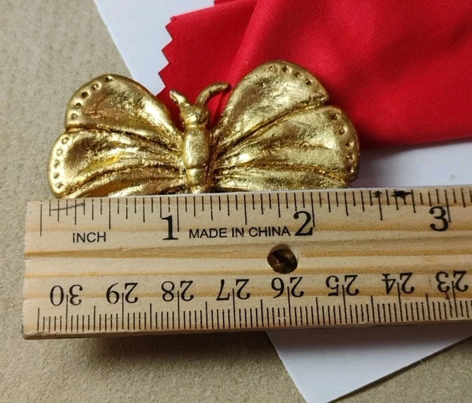 Pin tallado en madera INDIA STEWART detallado y caprichoso MARIPOSA 2,25", ¡firmado! Foto 4 de 4