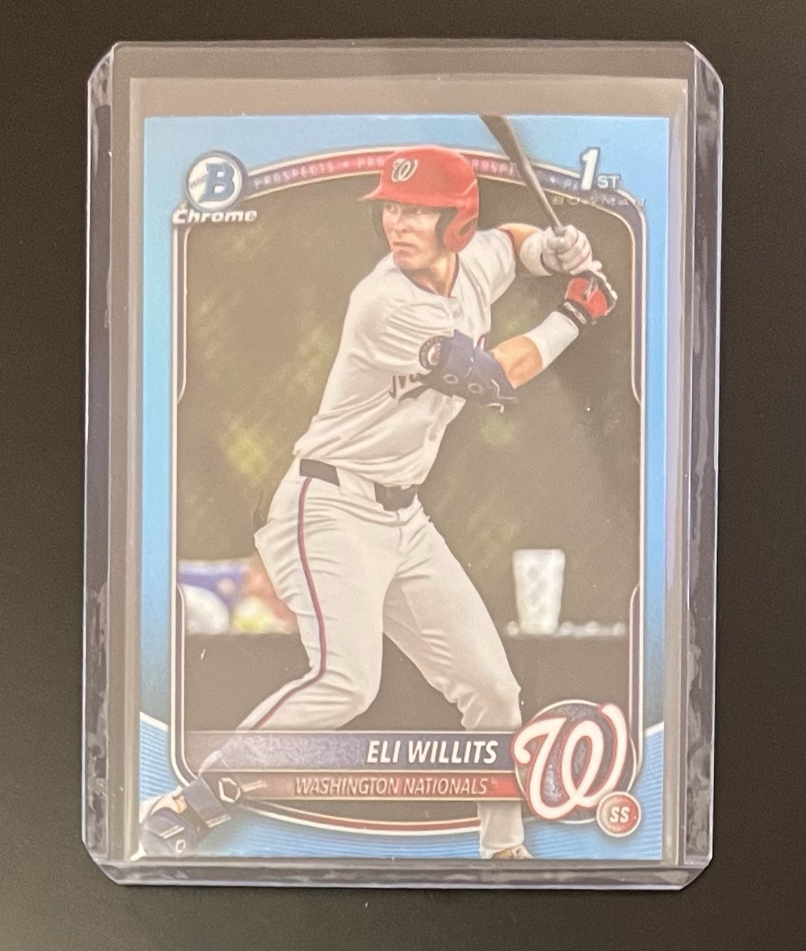 2025 Bowman Draft Eli Willits Chrome Sky Blue Refractor 1st #BDC-1