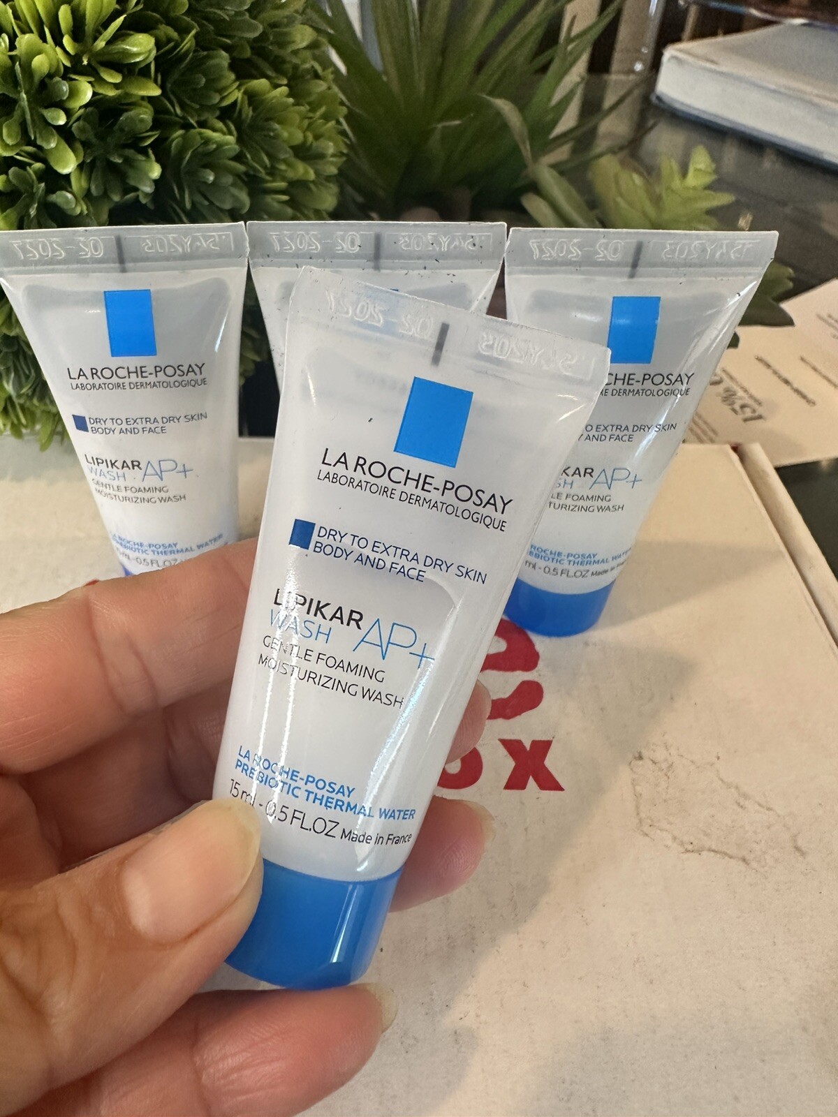 4 La Roche-Posay Lipkar Wash AP+ Gentle Foaming Moisturizing Wash 15 ml/0.5 oz