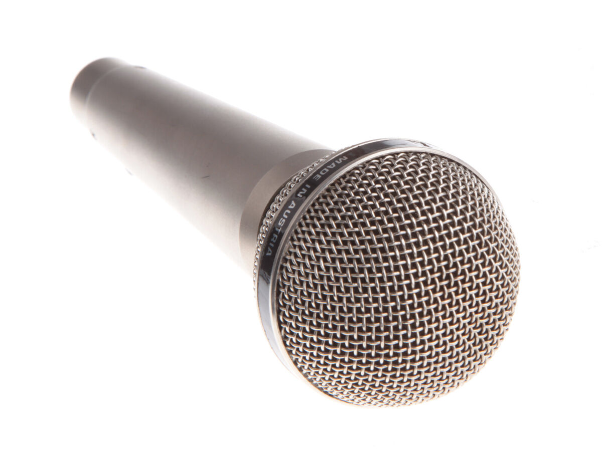 AKG D2000 E dynamic Vintage Microphone for live vocals fully AKG D2000 E dynamic Vintage Microphone for live vocals fully