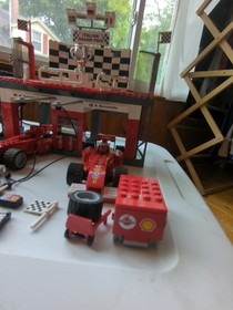 LEGO 8672 Ferrari Finish Line, Manual, Schumacher, Barrichello  100%