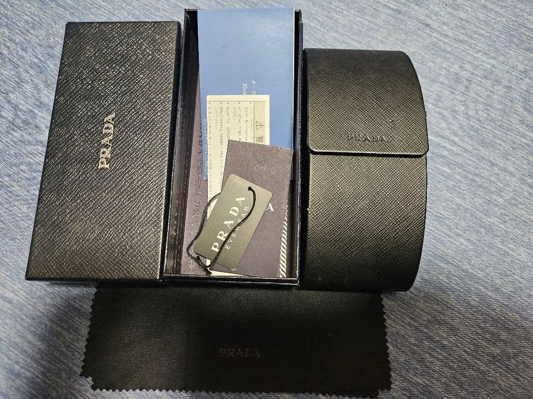 PRADA Sunglasses Fully Model with Case and Tag Used thumbnail 4