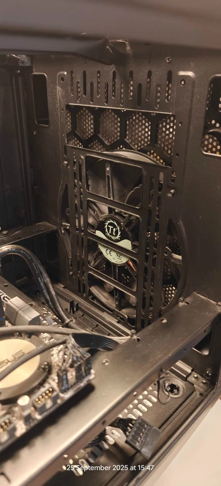 Thermaltake Core V21 Intel PC with Intel i5 4690K - Image 3 of 4