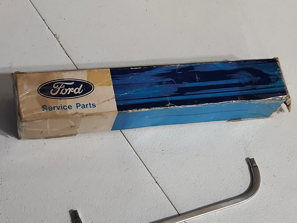 NOS Ford 1971 Torino GT Fairlane 429 Cobra grade moldura surround D1OZ-8242-A - Imagem 3 de 4