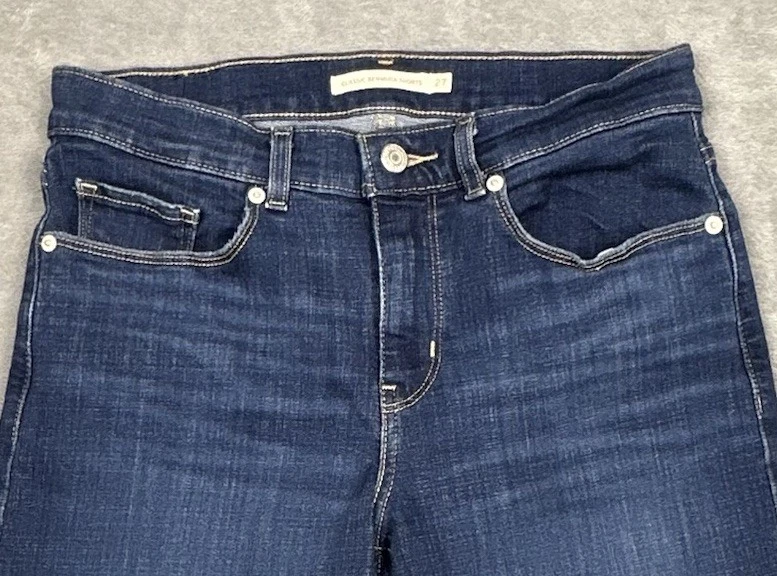 Levis Shorts Womens 27 Blue Denim Classic Bermuda 28x9.5 Cuffed Stretch Beach - Image 2 of 4