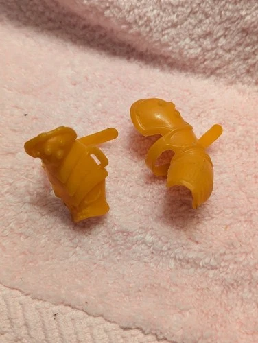 1980's MAN-AT-ARMS Vintage HE-MAN MOTU FIGURE Leg + Arm ARMOR Weapon ACCESSORY