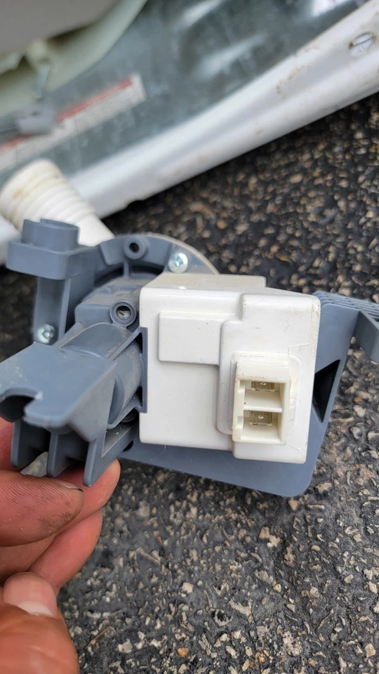 Water Pump For Maytag MVWC565FW1 - Image 2 of 4