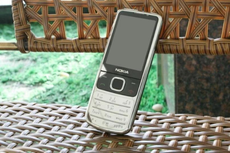 Teléfonos Móviles Nokia 6700 Clásicos Desbloqueado Original GPS 3G Bluetooth 5MP Foto 2 de 4