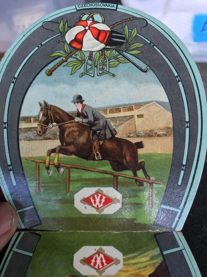 Antiguo paquete de agujas publicitarias de cartón Checoslovaquia herradura temática de caballo Foto 3 de 4