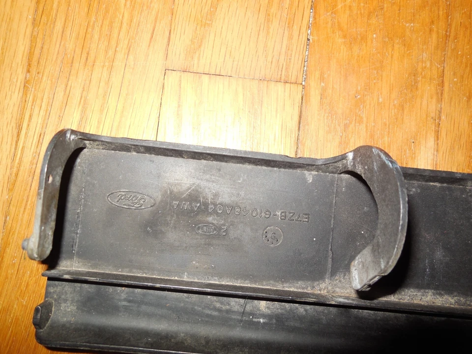 Tapa cenicero consola Ford Mustang 1987-1989 original usado E7ZB Foto 3 de 3