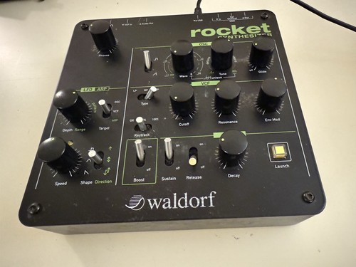 Waldorf Rocket Desk Top Mono Synthesizer Module with USB Lead - Picture 5 of 6