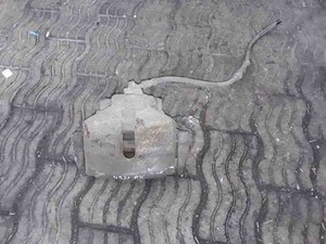 VW PASSAT B7 362 Bremssattel vorne links 581 2.00 Diesel 103kw 2011 25515895