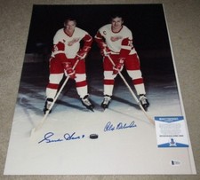 GORDIE HOWE & ALEX DELVECCHIO DETROIT RED WINGS SIGNED 16x20 PHOTO BECKETT COA