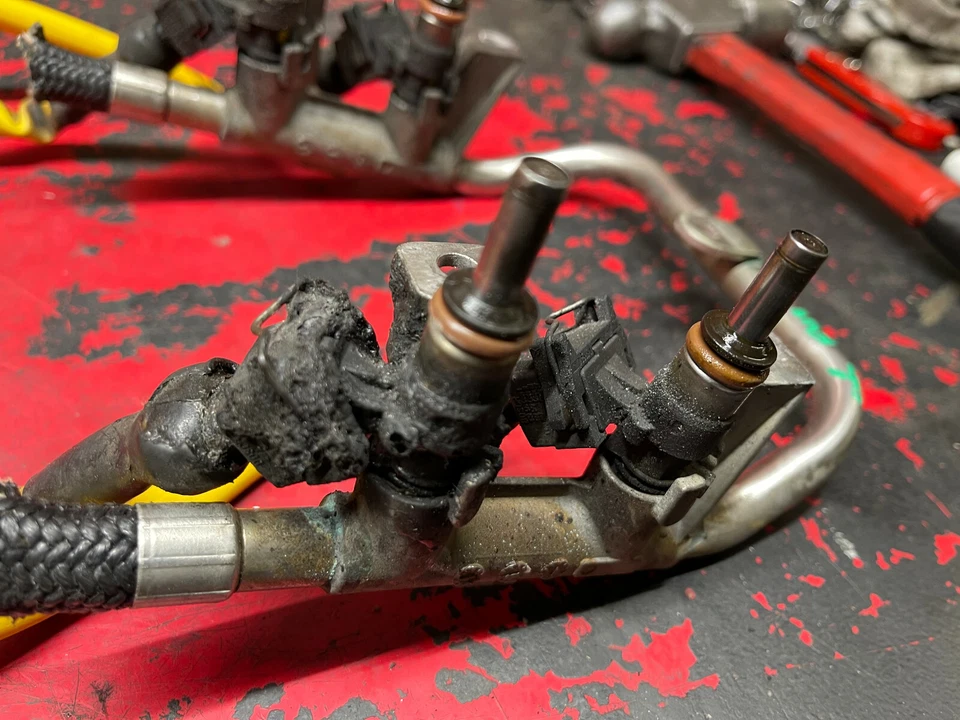 Inyector clásico amarillo Polaris Switchback 900 IQ 700 Dragon 600 RMK 05 06 07-21 Foto 4 de 4