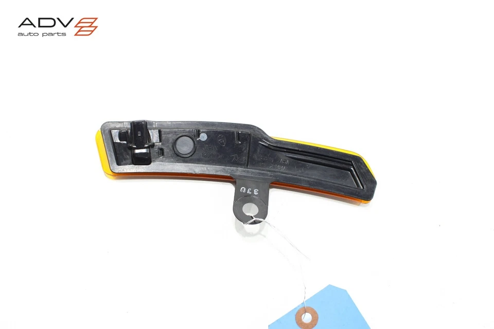 2023 - 2025 TOYOTA CROWN FRONT BUMPER RIGHT REFLECTOR MARKER LIGHT LAMP OEM - Image 3 of 4