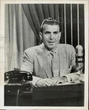 1955 Press Photo Dennis James, host of "Chance of a Lifetime" on ABC Television