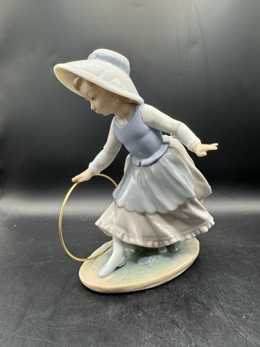 Vintage Nao By Lladrò “ Girl In Bonnet Running Playing With Hoop” Daisa 1980