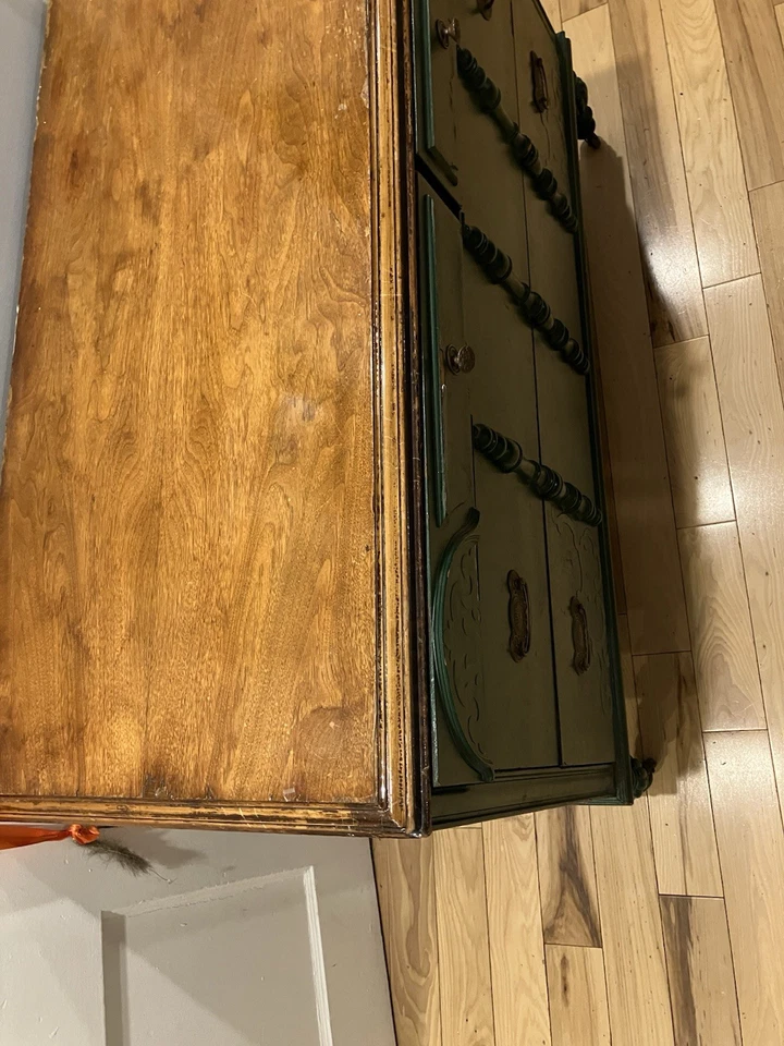 Cómoda antigua verde oliva *CON RUEDAS* Foto 3 de 4