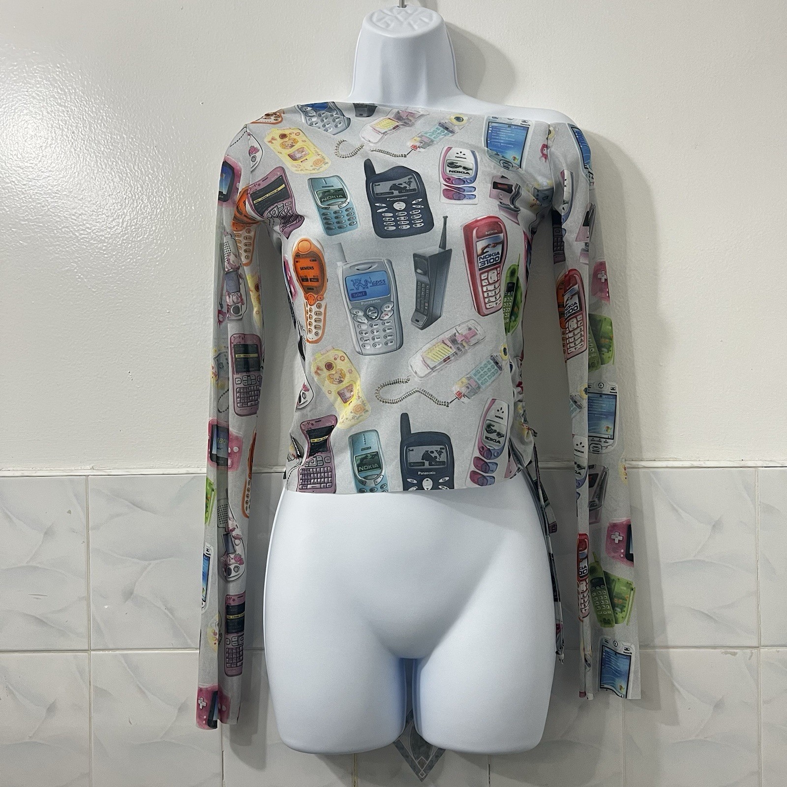 Top Minga London Malla Transparente Vintage Teléfono Celular Gráfico Manga Larga Arte Pop Talla XS