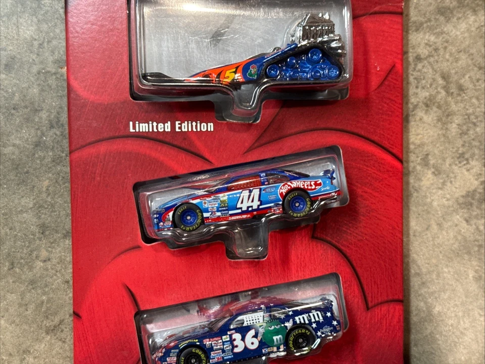 2001 NASCAR Hot Wheels Racing Holiday Racers Target Exclusive 1/64 4 Pack Set - Image 3 of 4