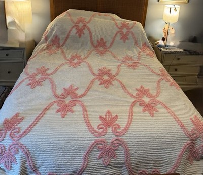 Vintage White Chenille Bedspread Pink Floral No Tags Beautiful Condition 90x105