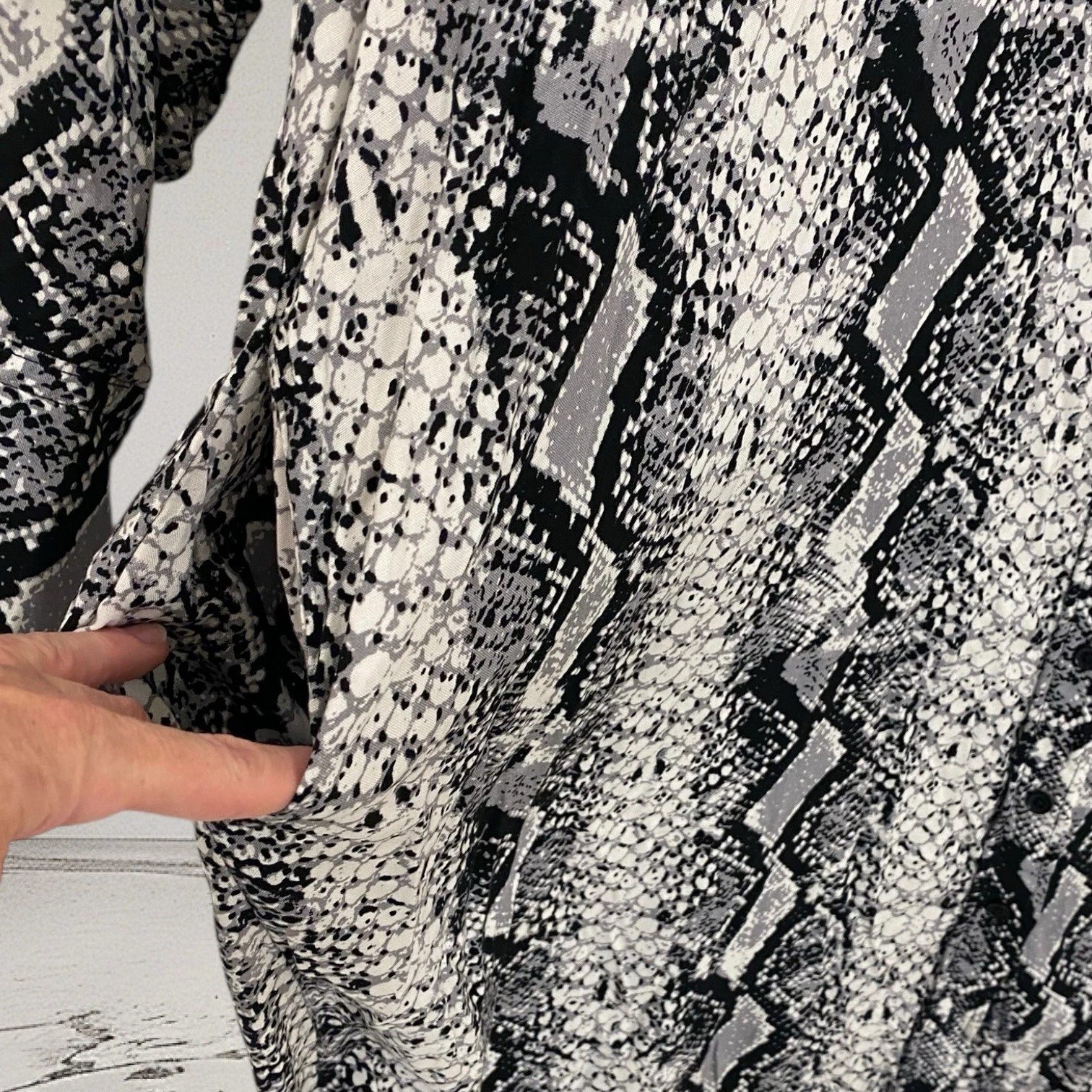 VETEMENTS Ashley Stewart Camicia Vestito Donna Taglia 26 28 Pelle di Serpente Stampa Bottoni Frontali Midi