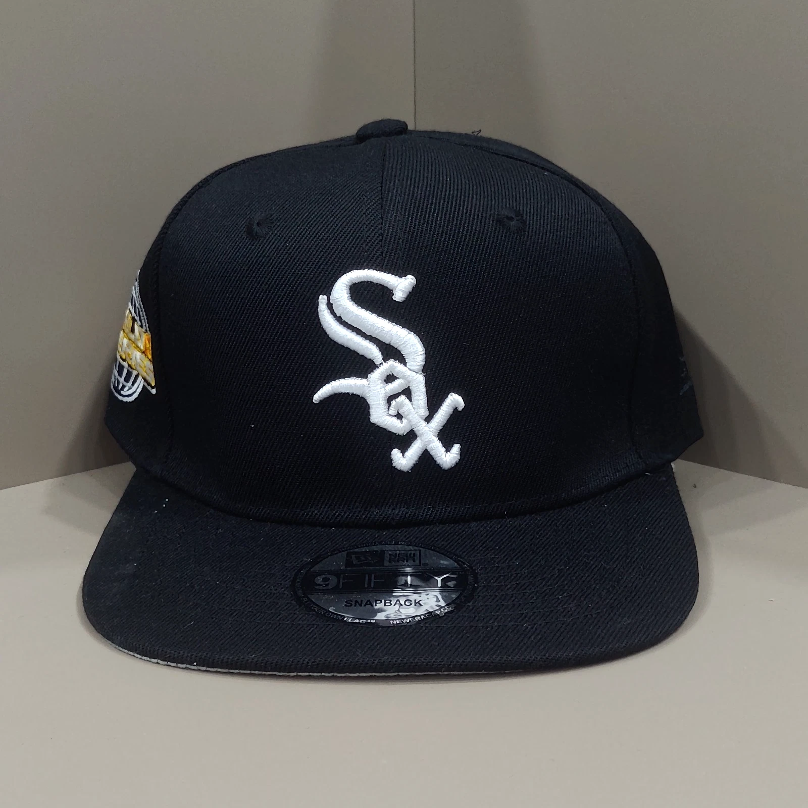 CHICAGO WHITE SOX Sport Casual Letter Embroidered Black Flat Brim Cap Adjustable
Opens in a new wind
