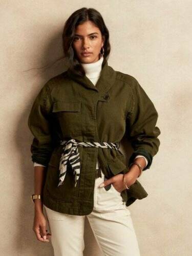NWT BANANA REPUBLIC Essential Cargo 
