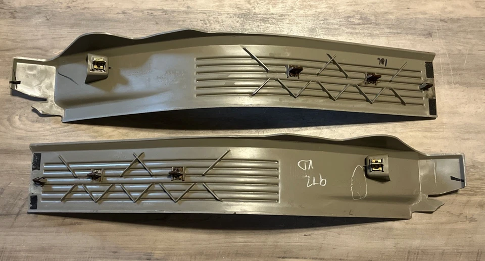 03 a 04 HUMMER H2 PUERTA TRASERA IZQUIERDA Y DERECHA ESTRIBO PLACA EMBELLECEDOR JUEGO DE 2 Foto 2 de 2