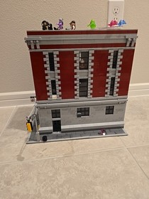 LEGO Ghostbusters Firehouse Headquarters 75827 100 % complete +  manual minifigs