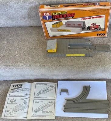 TYCO US-1 Electric Trucking Freight Terminal Accessory Set 3410 1981